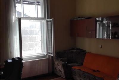 Casă cu 5 camere cu Teren 2100 Mp în Central - 1