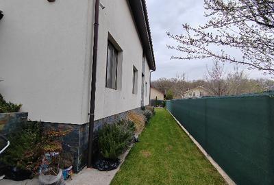 Casă cu 5 camere cu Canalizare în Balotești - 2
