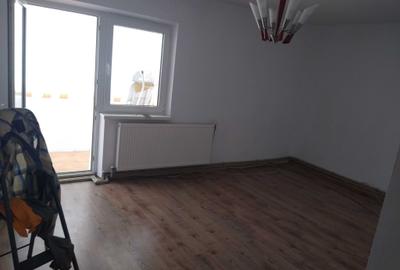 Apartament cu 2 camere decomandat în Zăvoaia - 5