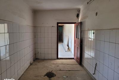 Spațiu comercial, de 100 mp, în Central - 3