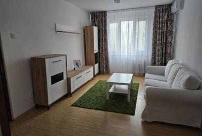 Apartament cu 3 camere semidecomandat, mobilat în Dristor