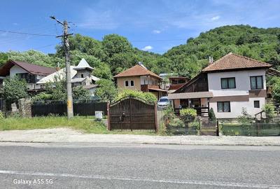 Casă cu 3 camere cu Teren 1320 Mp în Central - 19