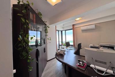 Apartament cu 5 camere decomandat în Km 4 - 3