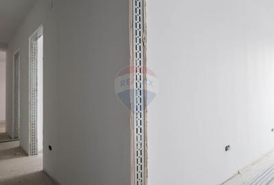 Spațiu industrial, de 1,800 mp, în Est - 10