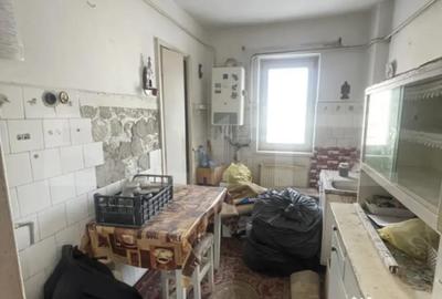 Apartament cu 3 camere semidecomandat în Central