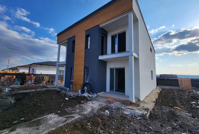 Duplex cu 3 camere cu Canalizare în Miroslava - 3