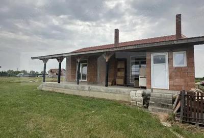 Casa la ro?u 3 camere, 144 mp, 584 mp teren, zona Cionchesti