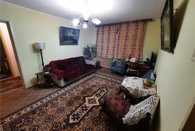 3 camere semidecomandat, Postavarul-Codrii Neamtului, 10 minute de metrou Nicola - 2