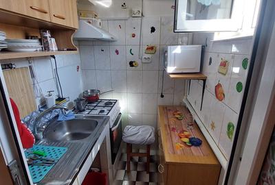 Apartament 2 camere, etaj 4/4, zona Școala 8 Constanța - 8