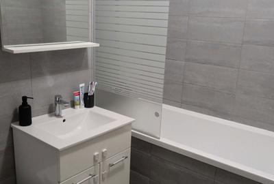 Apartament cu 2 camere decomandat în Tractorul - 4
