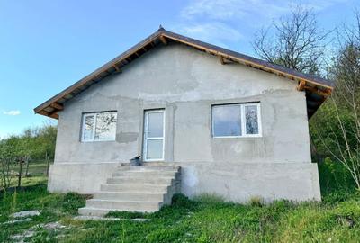 Casă cu 4 camere în Bâlteni