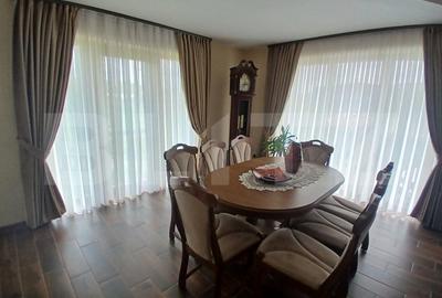 Casa superba in Tinca, 225 mp, 20 ari luciu de apa, teren fotbal, spatii verzi - 15