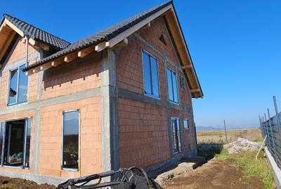 Vand casa la rosu, intabulata cu AC pana in 9/2027 - 8