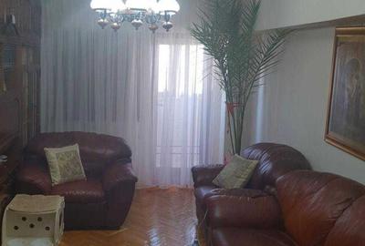 Apartament cu 4 camere decomandat în Far