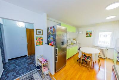 De Vanzare, Bd. Unirii, apartament cu 3 camere, boxa si garaj De Vanzare, Bd. Unirii, apartament cu 3 camere, boxa si garaj - 10