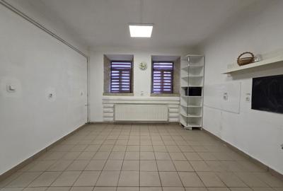 Spațiu comercial, de 72 mp, în Palota - 9