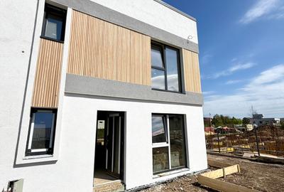 Duplex cu 4 camere cu Canalizare în Bucium - 1