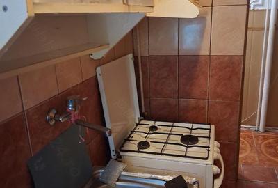 Apartament cu 3 camere semidecomandat în Craiovița Nouă - 2