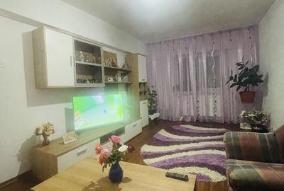 Apartament cu 3 camere decomandat în Urziceni