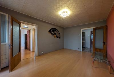 3 Camere Giulești, 60mp, Vedere Panoramică, Total de Renovat 3 Camere Giulești, 60mp, Vedere Panoramică, Total de Renovat - 2
