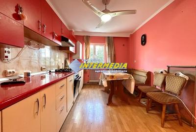 Apartament cu 4 camere decomandat, mobilat în Cetate