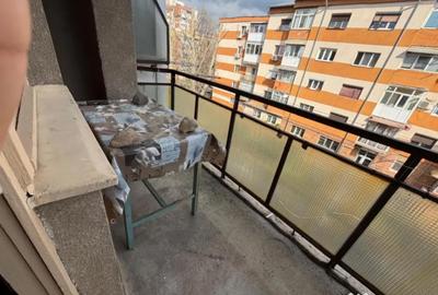 Garsonieră decomandată în Rovine