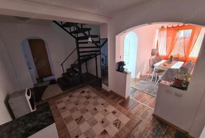 Apartament cu 4 camere decomandat, mobilat în Sărari - 2