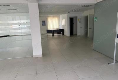 Spațiu comercial, de 145 mp, în Central - 4