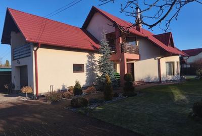 Casă cu 4 camere în Central - 2