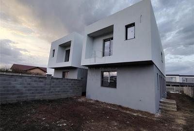 Duplex cu 5 camere cu Canalizare în Urseni - 2