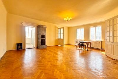 Apartament cu 3 camere în Centrul Istoric