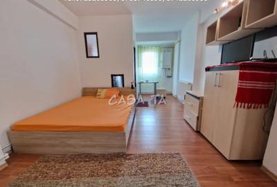 Garsonieră decomandată în Central
