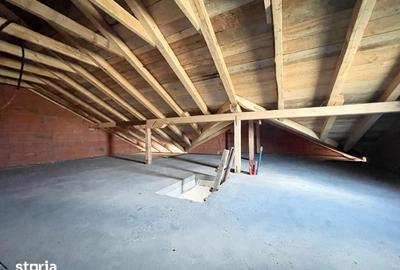 Casă cu 4 camere cu Teren 304 Mp în Central - 1