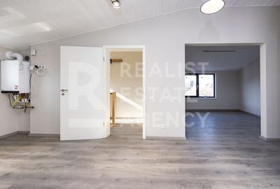 Casă individuală cu 8 camere cu Canalizare în 1 Mai - 36