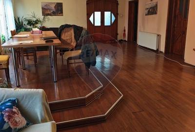 Casă cu 13 camere cu Teren 700 Mp în Bariera Vâlcii - 12