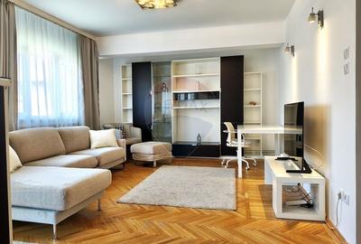 Apartament cu 3 camere decomandat, mobilat în Beller