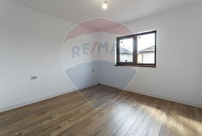 Casă cu 4 camere cu Teren 397 Mp în Tărlungeni - 33