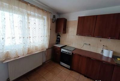 Apartament cu 3 camere decomandat în Vitan