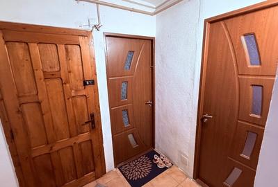 Apartament 3 camere, decomandat, etaj 2, strada 22 Decembrie 1989 - 2