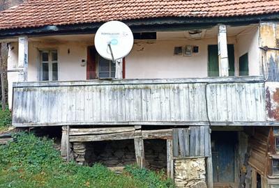 Casă cu 2 camere cu Teren 9340 Mp în Central - 4