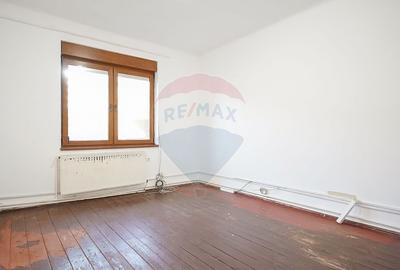 COMISION 0 Casa cu potential excelent, teren 446 mp, Strada Fanionului - 14