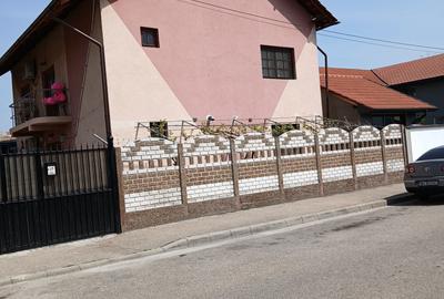 Casă cu 4 camere în Exterior Vest - 1