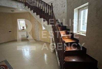 Casă individuală cu 7 camere cu Canalizare în Central - 4