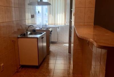 Garsonieră decomandată în Far