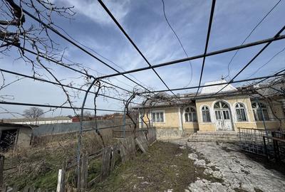 Casă cu 4 camere în Central - 2