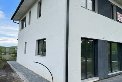 Casa de vanzare in Dezmir locuin?a ideala pentru familia ta! - 1