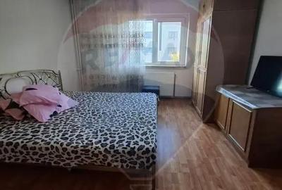 Apartament cu 3 camere decomandat în 1 Mai - 7