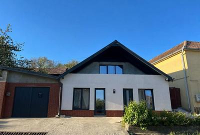Casă cu 3 camere în Central