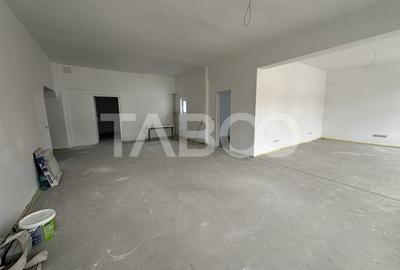 Spatiu comercial cu vitrina pe 3 niveluri cu suprafata utila de 915mp - 5