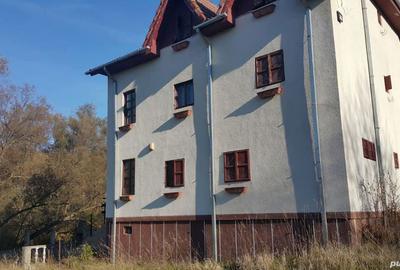 Casa de vacan?a (motel) pe Lacul Cinci?. - 4